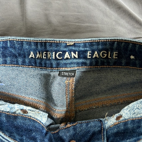 American Eagle Outfitters Hi-Rise Ripped Jeans - Picture 6 of 10
